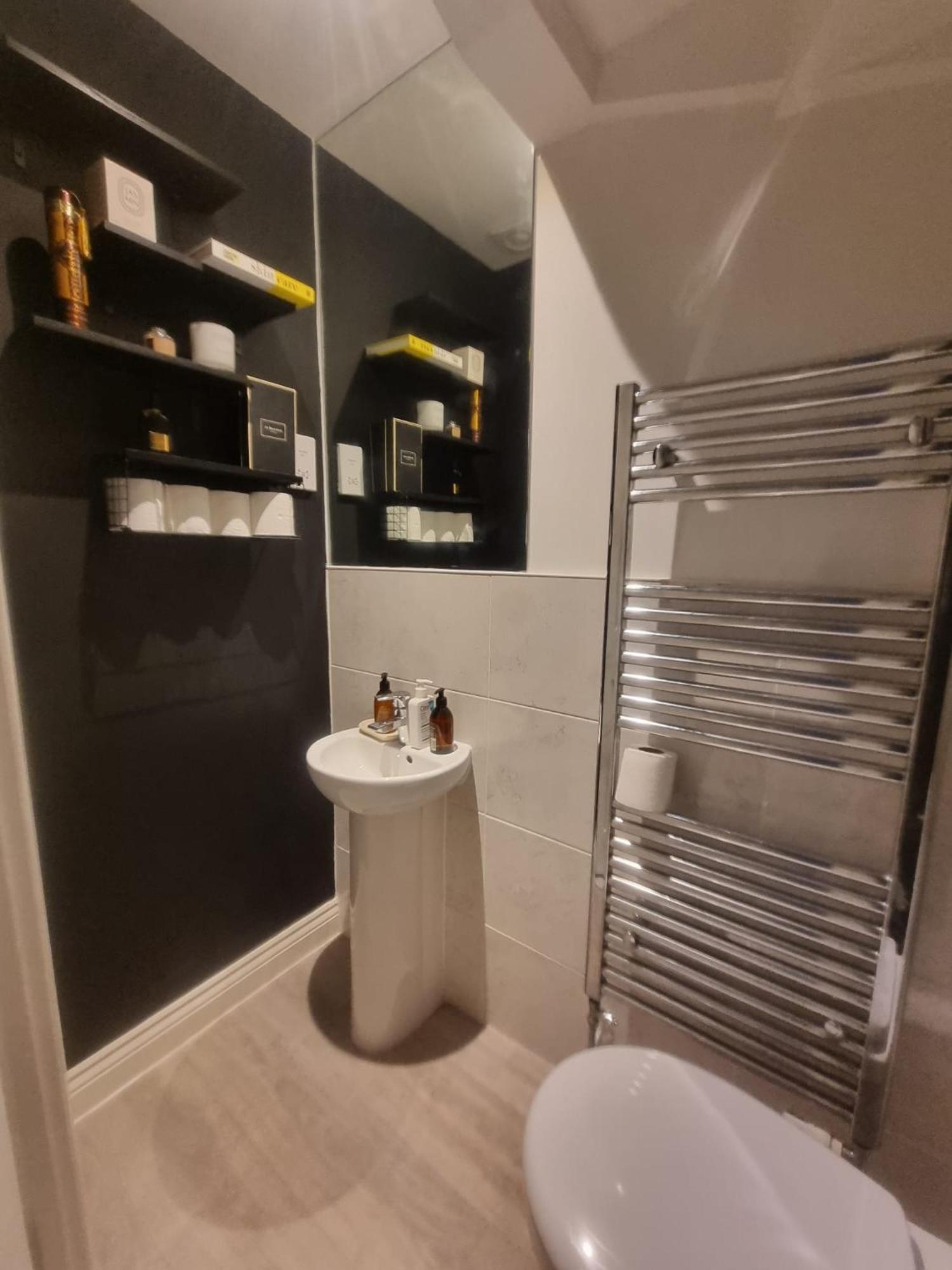 Bromley Common- Double Bedroom With En-Suite With Private Lounge In Shared Town House Exterior foto